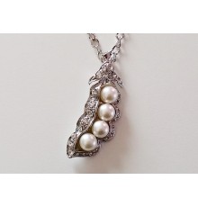Collier pendentif haricot en perles