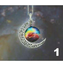 Collier avec pendentif croissant de lune et cabochon galaxie
