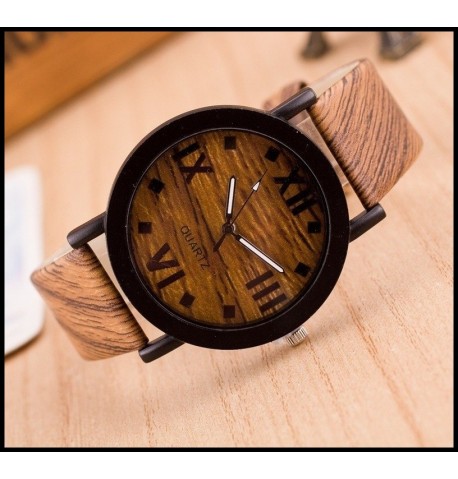 Montre fantaisie avec bracelet en cuir décor imitation bois.