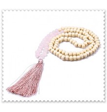 Collier perles en bois et perles semi-précieuses.
