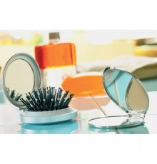 Brosse pliable avec miroir dans un boîtier en plastique